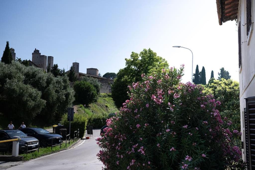 Un Passo Dalle Torri San Gimignano Exterior photo